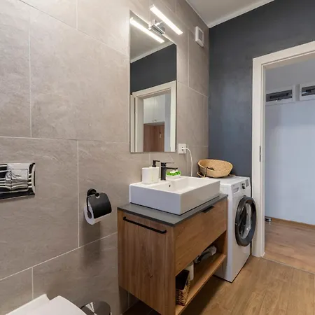 Mohost D'or - Elegant Mountain-view Apartment *