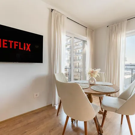 Mohost D'or - Premium Mountain View Apartment